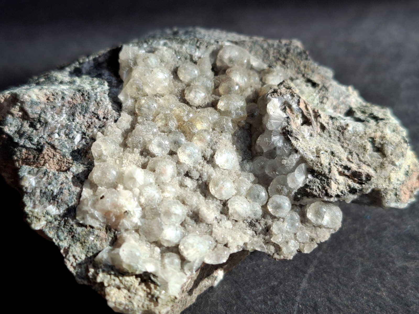 Stilbite-(Ca) (variety puflerite)
5,5 x 5 cm
(Autor: Volkmar Stingl)