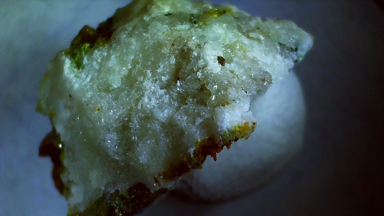Hemimorphite, Pyrite
1,5 x 1 cm
(Autor: Volkmar Stingl)