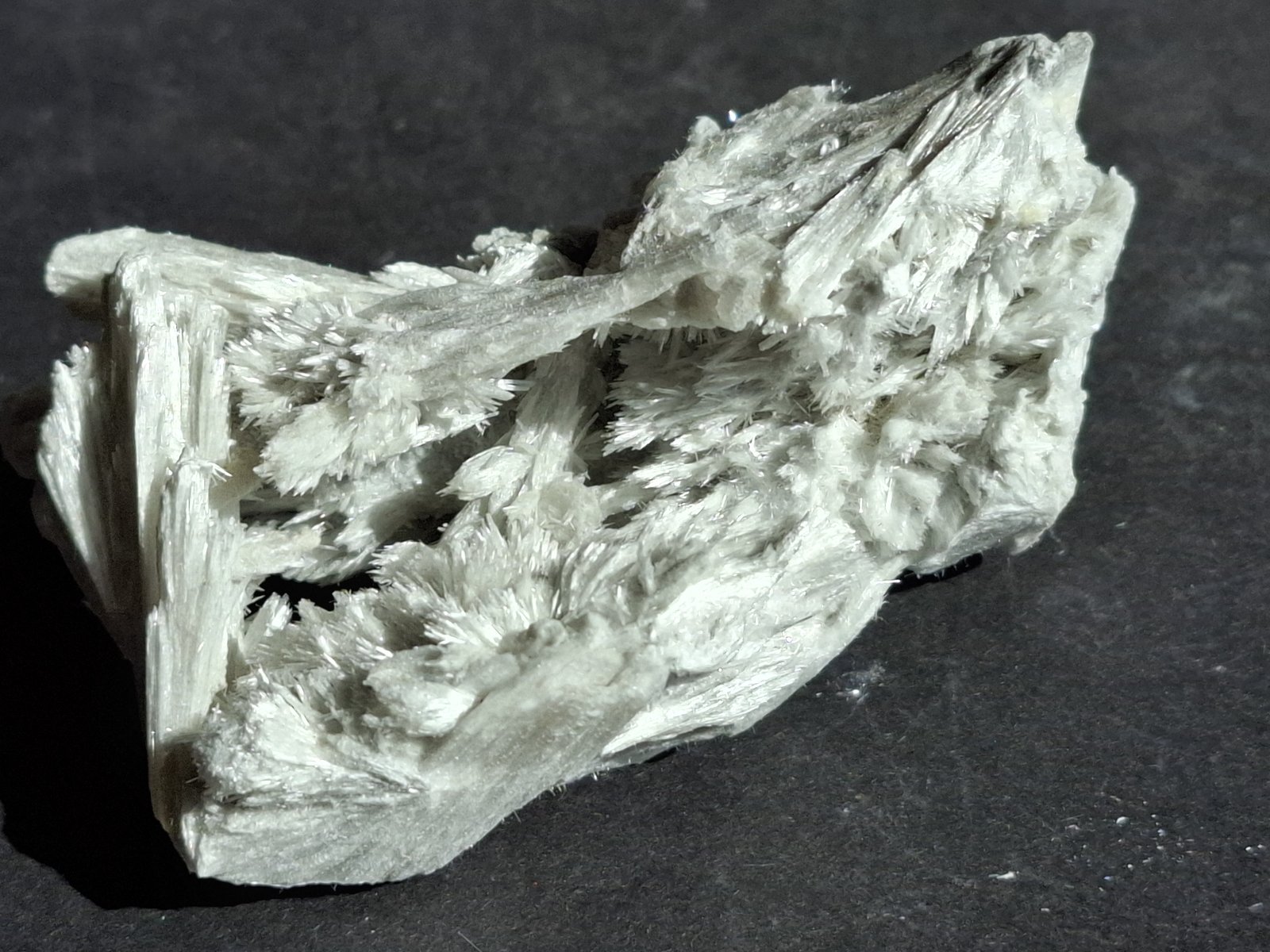 Tremolite
7 x 4,5 cm
(Autor: Volkmar Stingl)