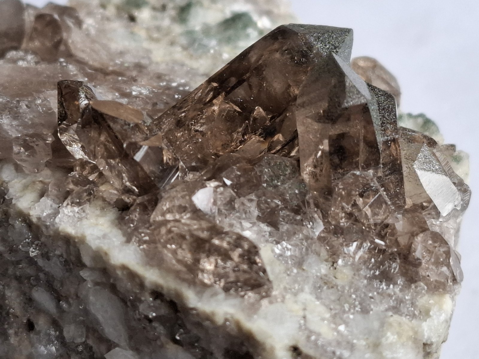 Quartz (variety smoky quartz)
6 x 6 cm
(Autor: Volkmar Stingl)