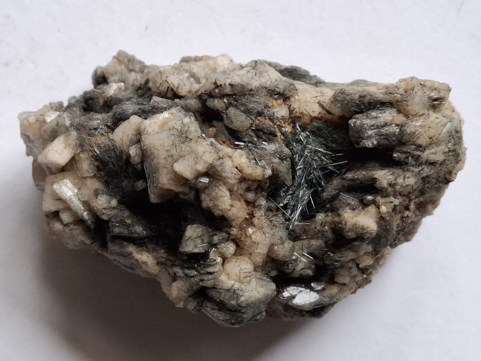 Arfvedsonite, Orthoclase (variety Adularia)
7,5 x 4 cm
(Autor: Volkmar Stingl)