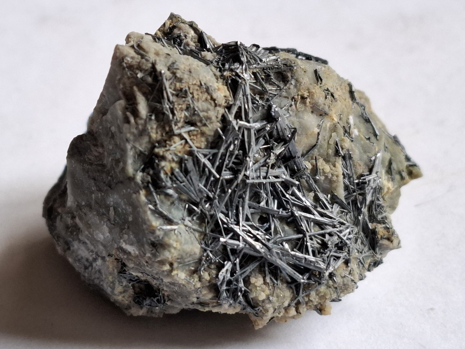 Stibnite
4,5 x 4 cm
(Autor: Volkmar Stingl)