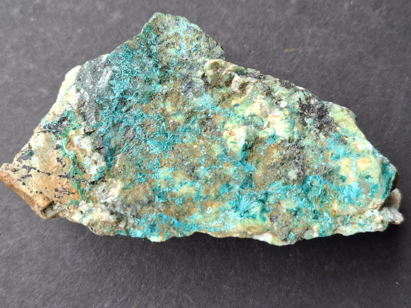 Tyrolite
7,5 x 4 cm
(Autor: Volkmar Stingl)