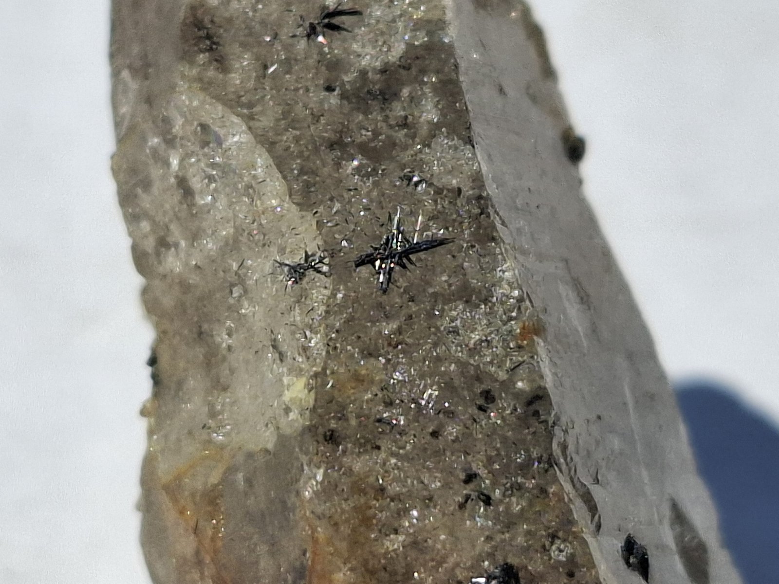 Quartz, Orthoclase (variety adularia), Rutile
6 x 3 cm
(Autor: Volkmar Stingl)