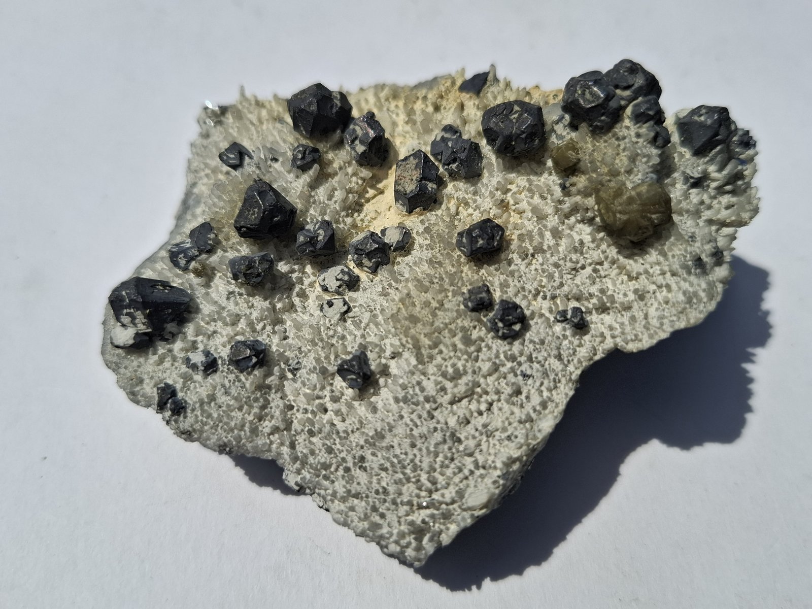 Galena, Sphalerite (variety cleiophane), Quartz
8 x 6,5 cm
(Autor: Volkmar Stingl)