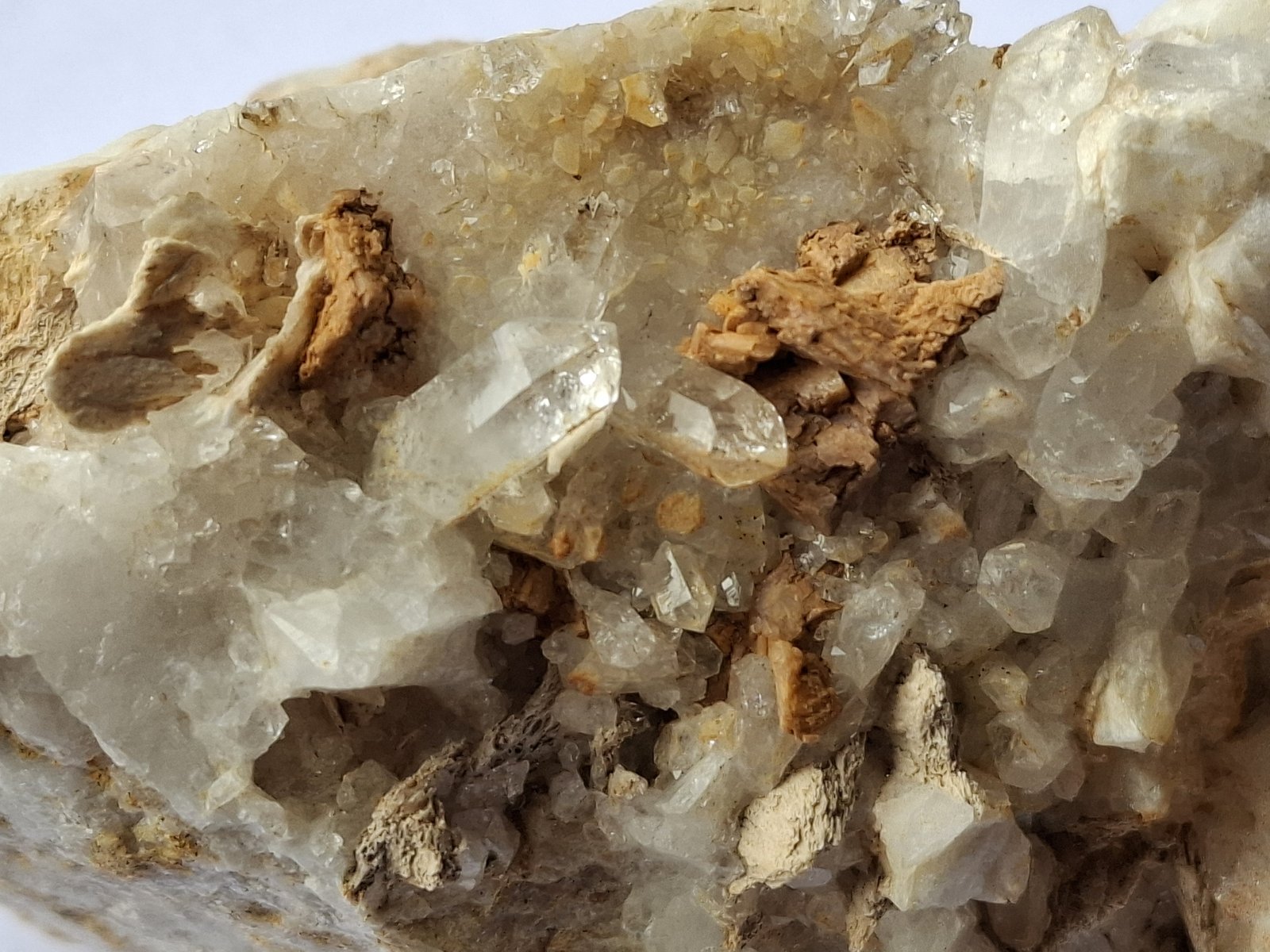 Quartz (variety rock crystal), Siderite, Baryte
8 x 5 cm
(Autor: Volkmar Stingl)