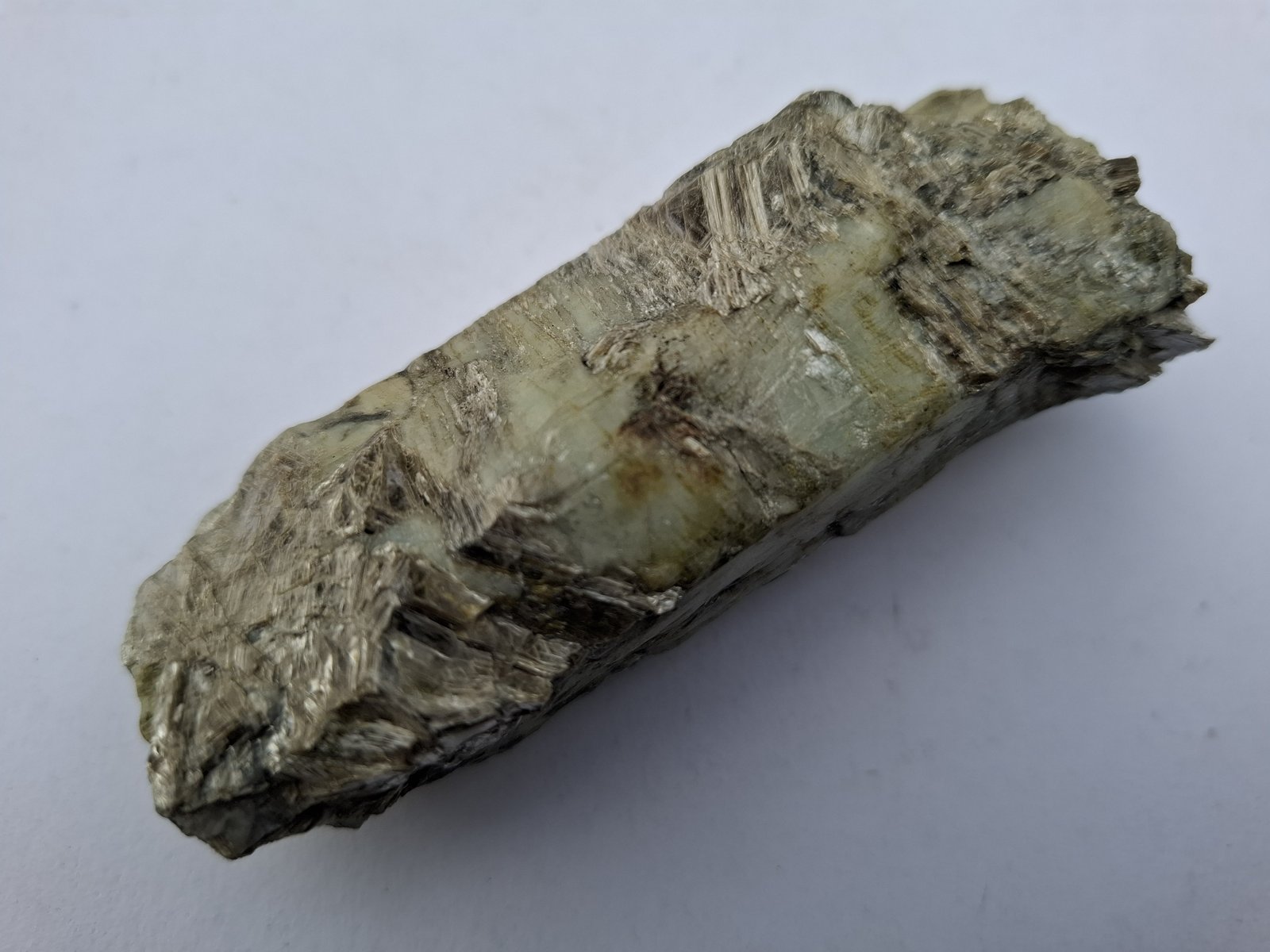 Beryl, Muscovite
9 x 3 cm
(Autor: Volkmar Stingl)