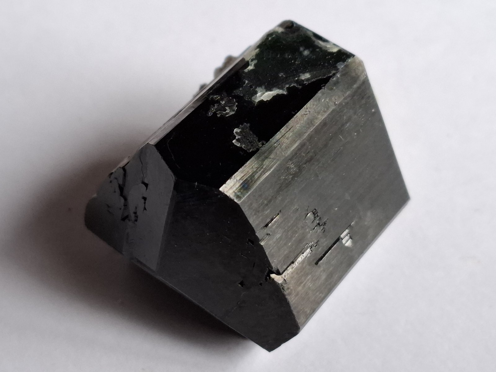 Schorl, Opal (variety hyalite)
4,5 x 3,5 cm
(Autor: Volkmar Stingl)