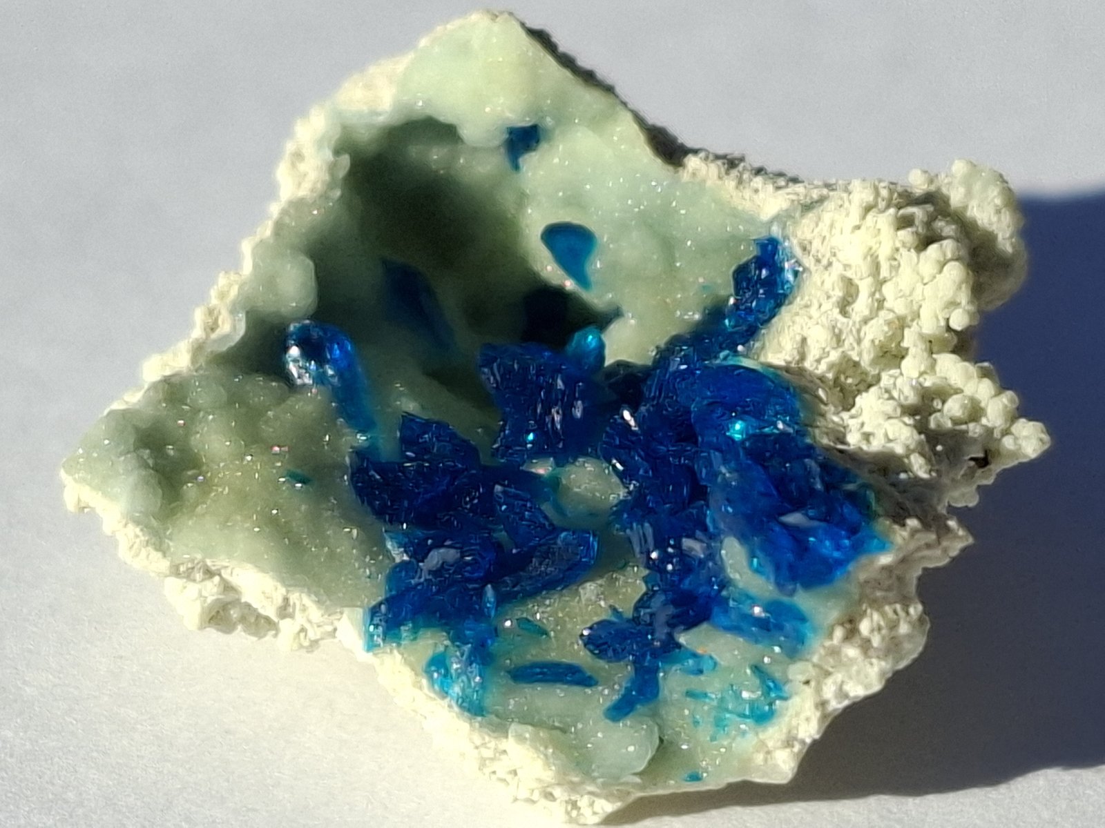 Veszelyite, Hemimorphite
2 x 1,5 cm
(Autor: Volkmar Stingl)