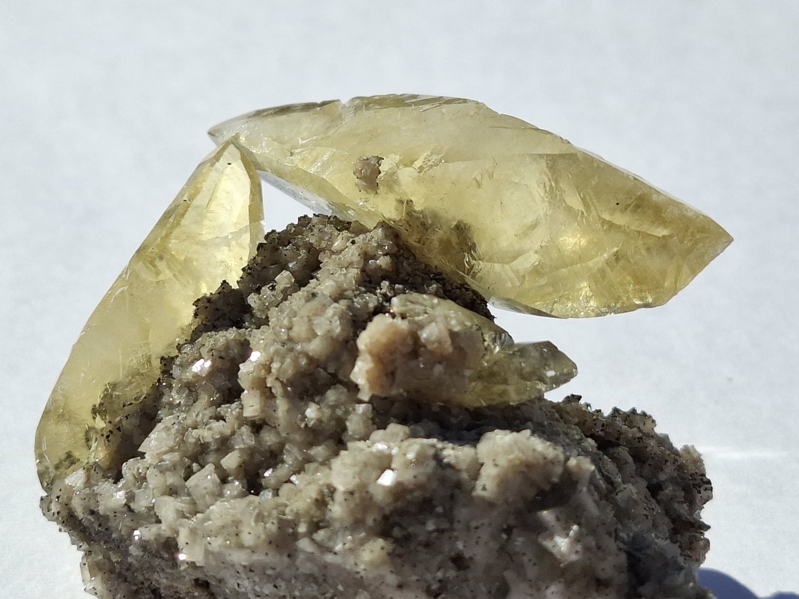 Calcite, Dolomite, Chalcopyrite
5,5 x 4,5 cm
(Autor: Volkmar Stingl)