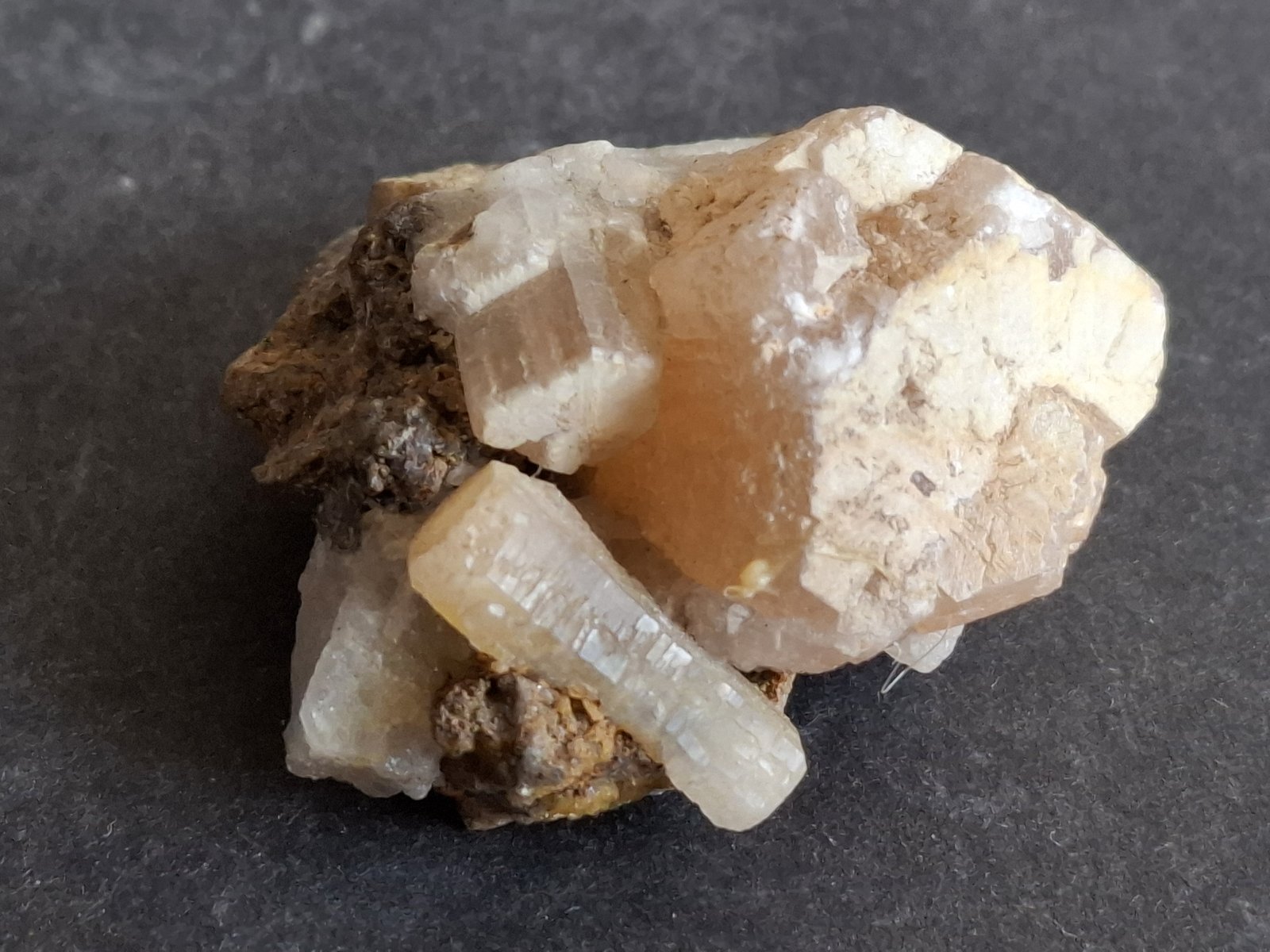 Strontianite
4 x 3,5 cm
(Autor: Volkmar Stingl)