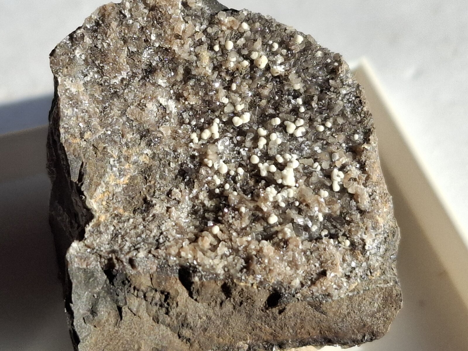 Strontianite, Dolomite
2,5 x 2 cm
(Autor: Volkmar Stingl)