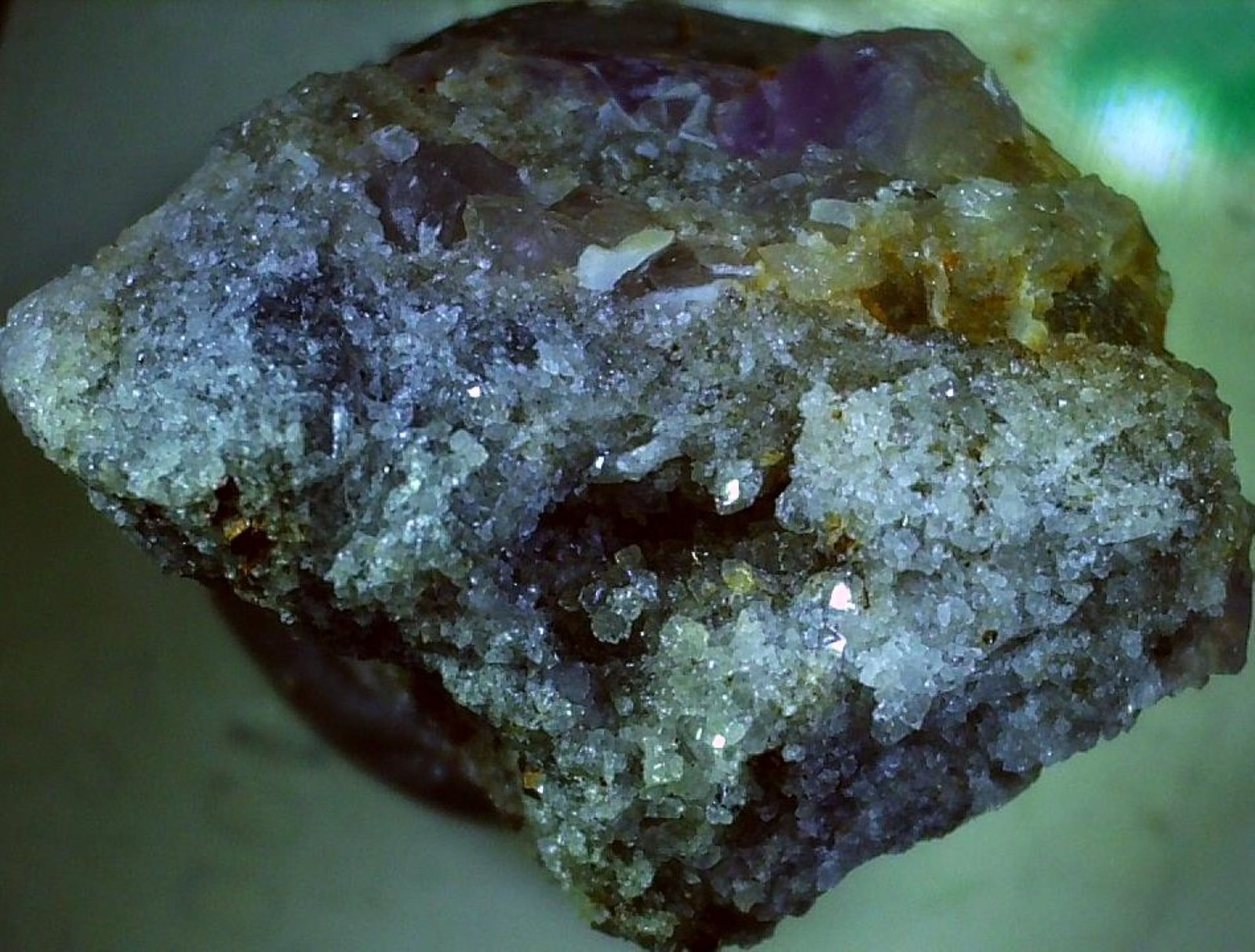 Hemimorphite, Pyrite, Quartz
1,6 x 1,2 cm
(Autor: Volkmar Stingl)