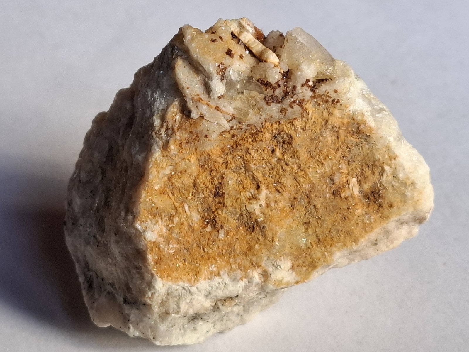 Bariumpharmacosiderite
5,5 x 4,5 cm
(Autor: Volkmar Stingl)