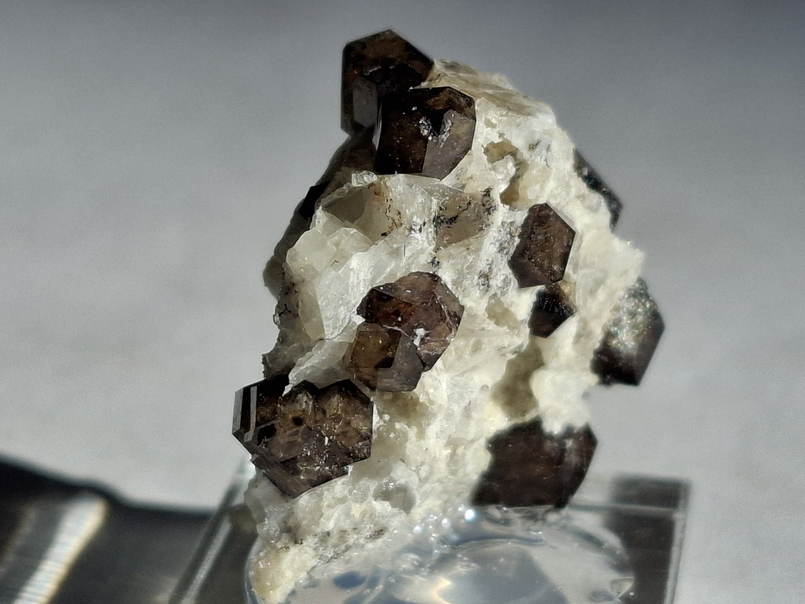 Grossular
2,5 x 2,5 cm
(Autor: Volkmar Stingl)