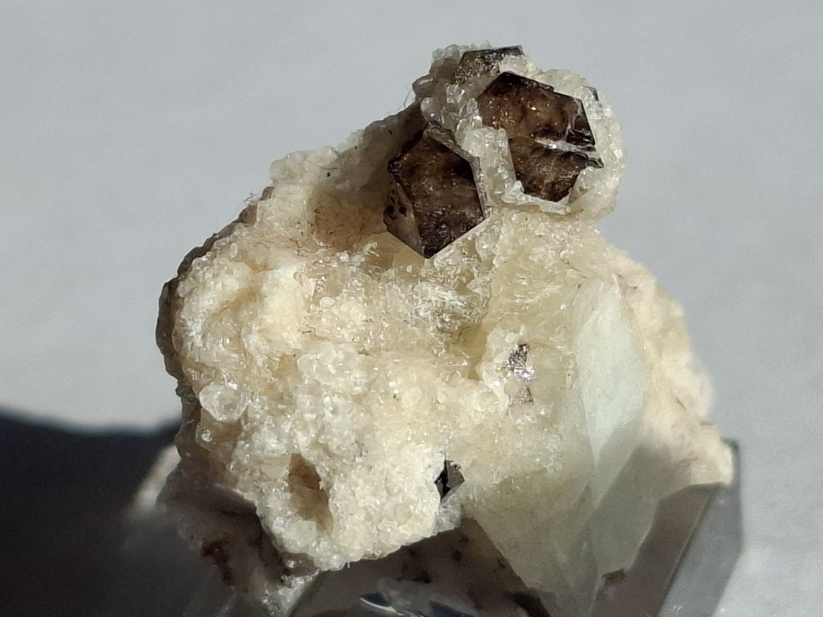 Grossular
2 x 2 cm
(Autor: Volkmar Stingl)