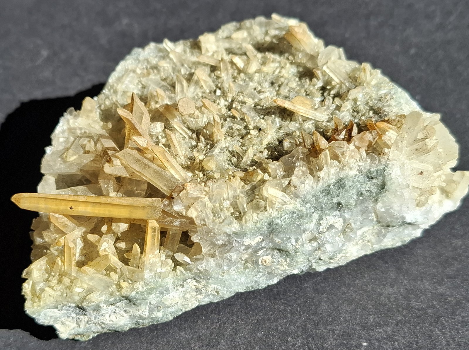 Quartz (variety rock crystal)
11 x 7 cm
(Autor: Volkmar Stingl)
