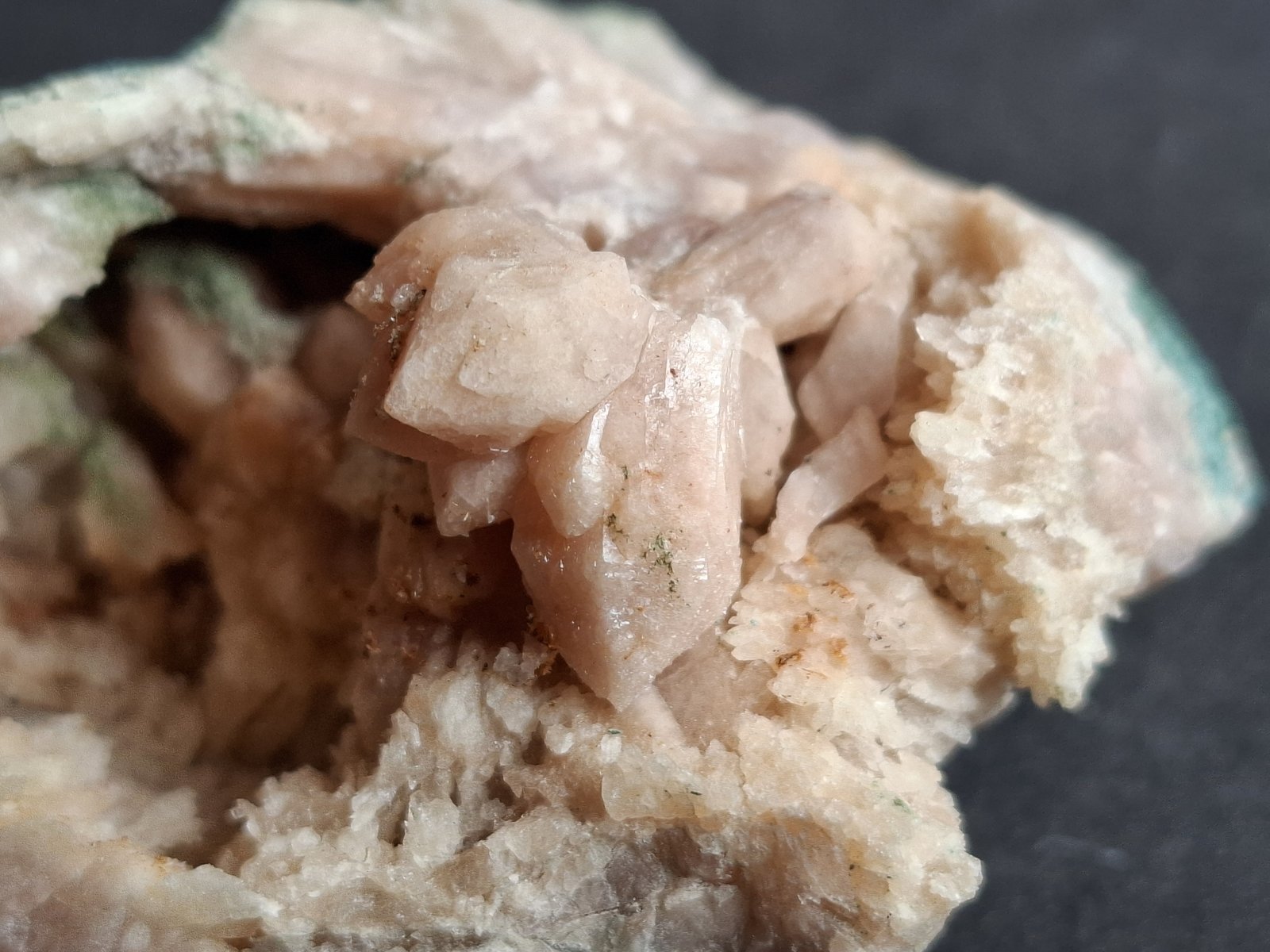 Quartz (variety rose quartz)
8 x 5,5 cm
(Autor: Volkmar Stingl)
