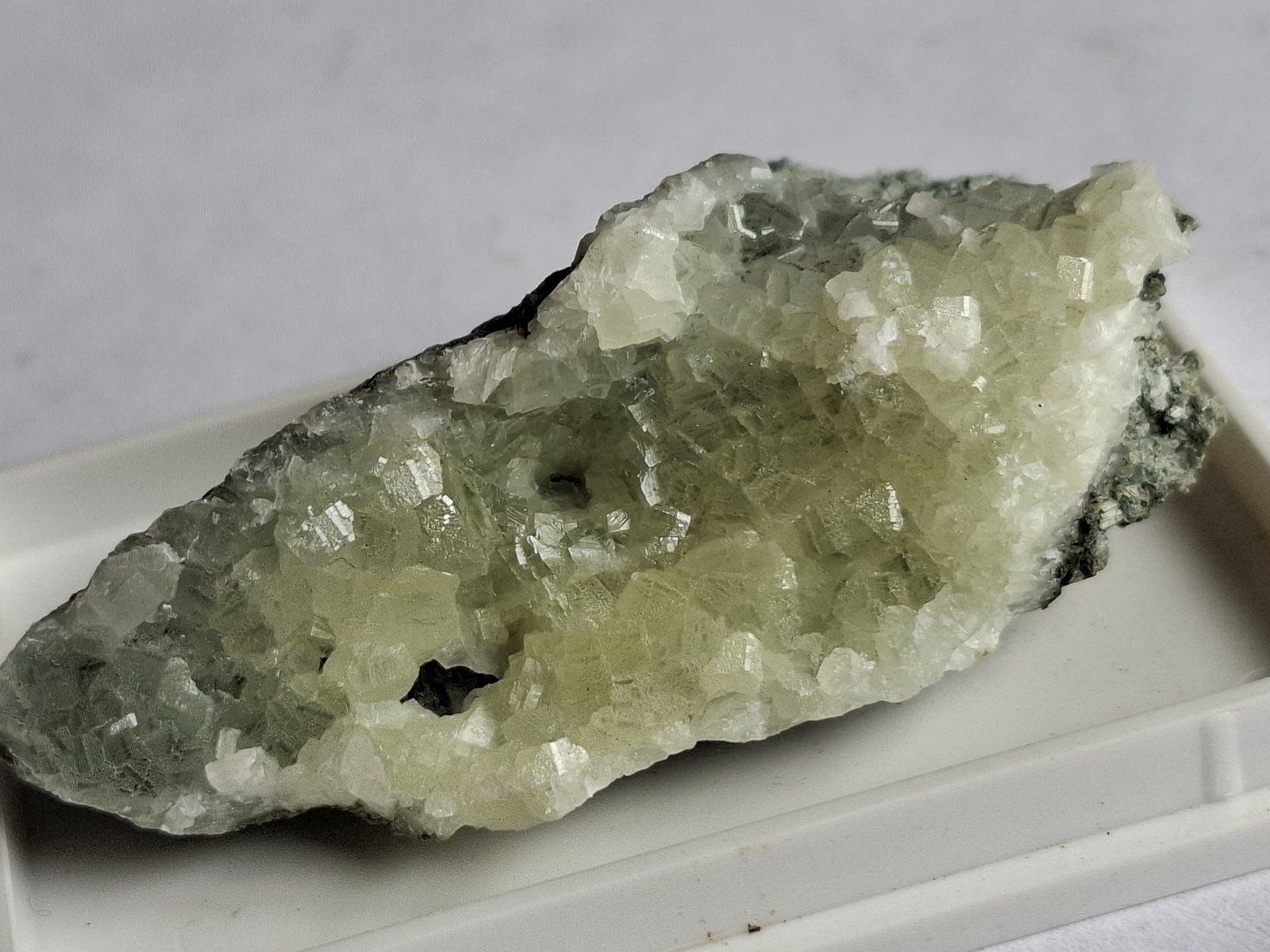 Prehnite
5 x 2,5 cm
(Autor: Volkmar Stingl)