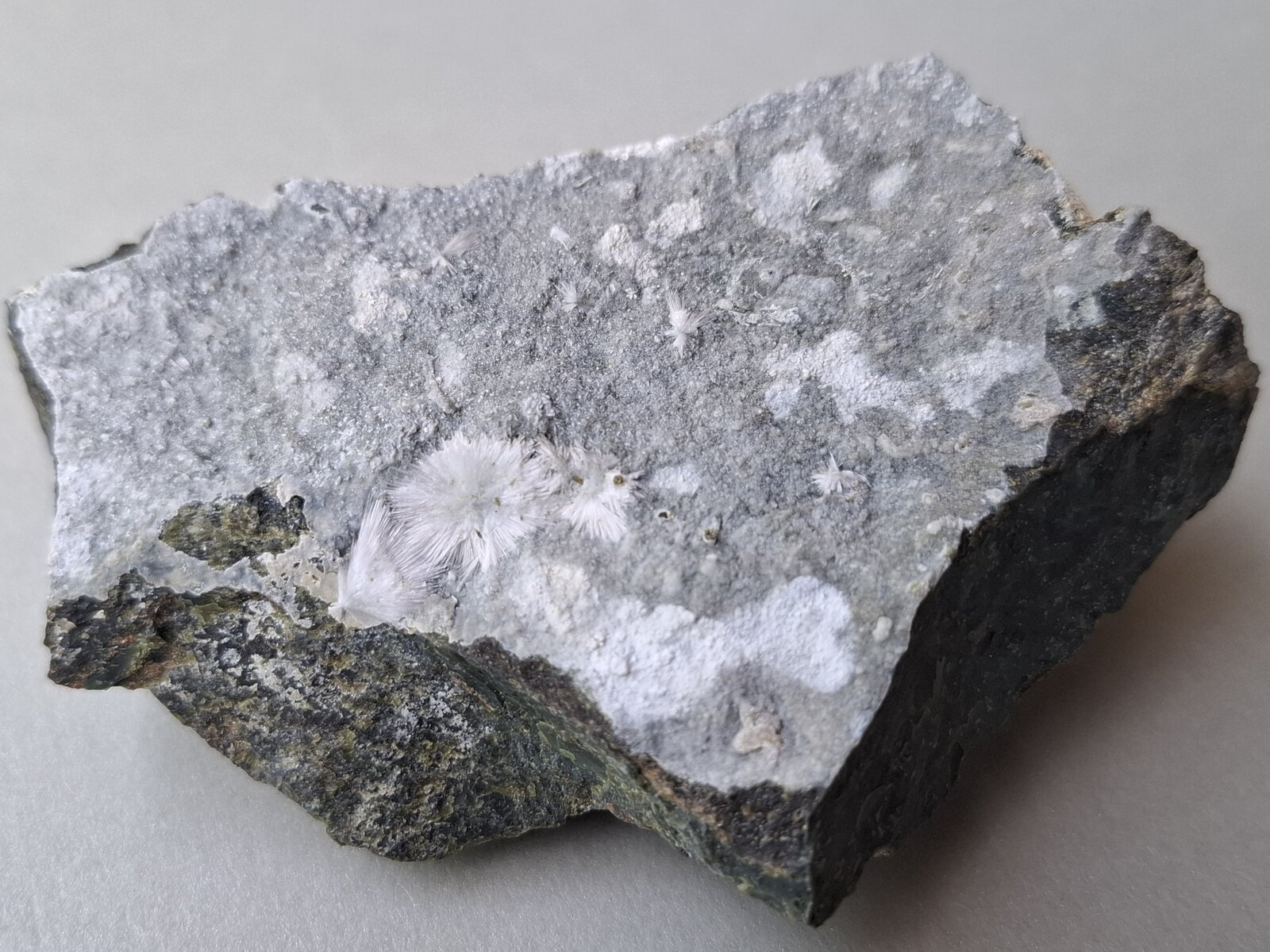 Artinite
Cantera Gulsen, Kraubath an der Mur, Leoben, Estiria/Steiermark, Austria
10 x 6 cm
(Autor: Volkmar Stingl)