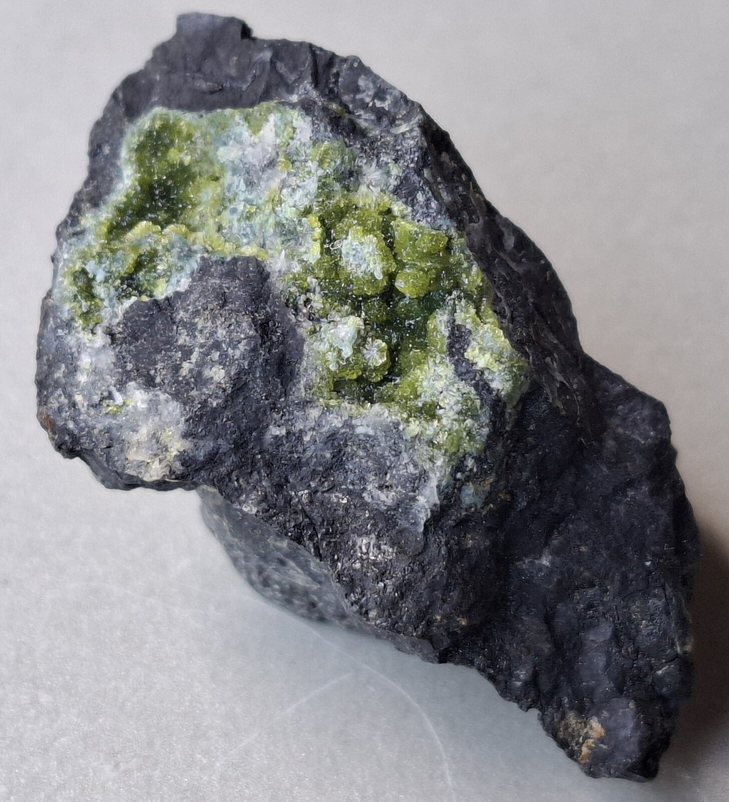 Wavellite
Cantera Pansberg, Horscha, Quitzdorf am See, Distrito Görlitz, Sajonia/Sachsen, Alemania
4,5 x 2,5 cm
(Autor: Volkmar Stingl)