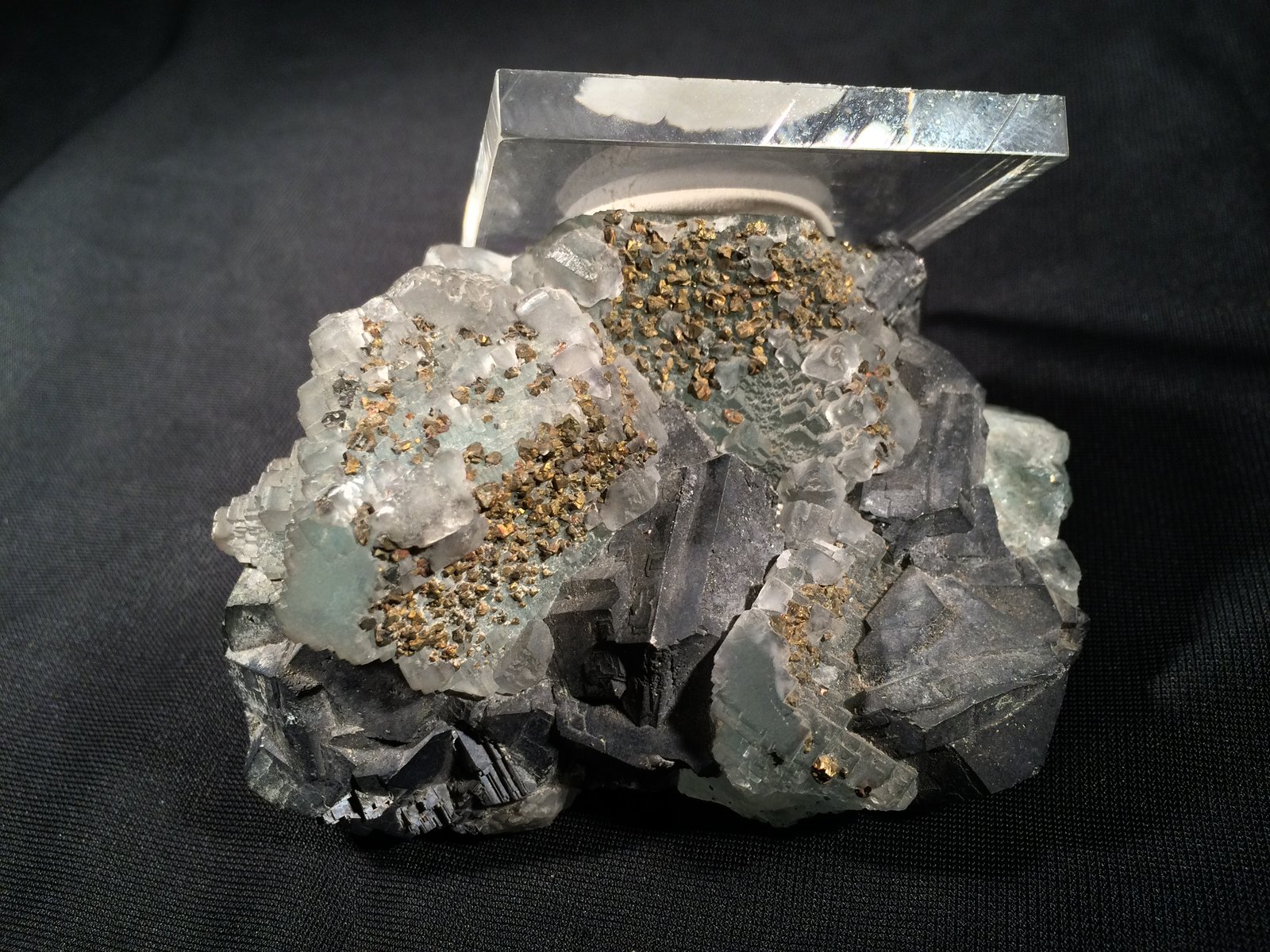 Galena, Fluorite, Chalcopyrite
90 mm X 75 mm X 40 mm
(Autor: Robert Seitz)