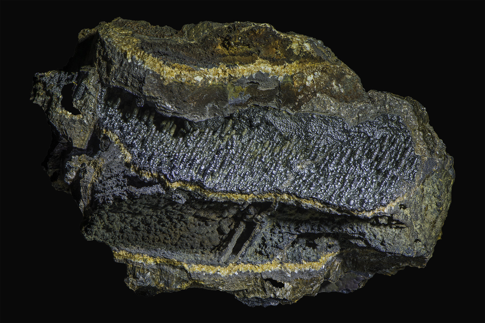 Goethite
92 x 62 x 50 mm
(Autor: Rob Schnerr)