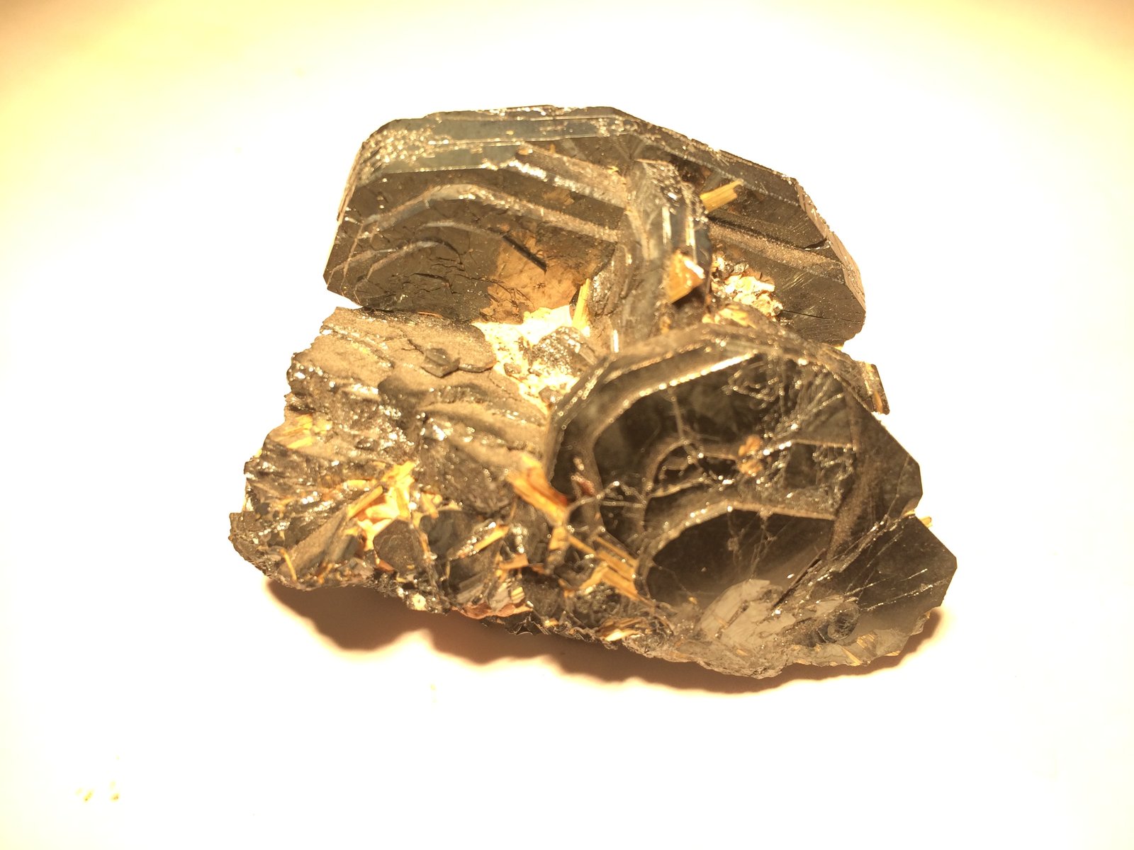 Hematite, Rutile
55 mm x 45 mm x 42 mm
(Autor: Robert Seitz)