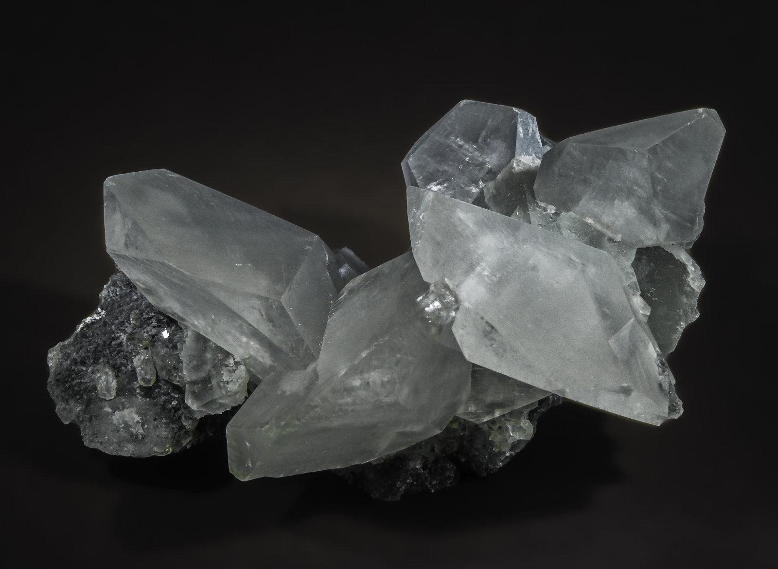 Calcite
105 x 70 x 60 mm ( biggest x-tal = 60 mm)
(Autor: Rob Schnerr)
