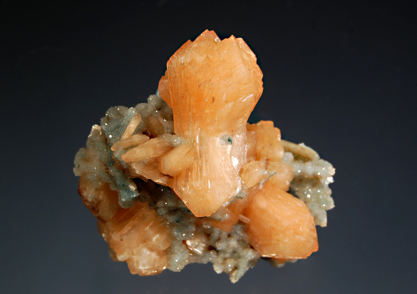 Stilbite-Ca
5.3 x 5.6 cm
(Autor: Michael Shaw)