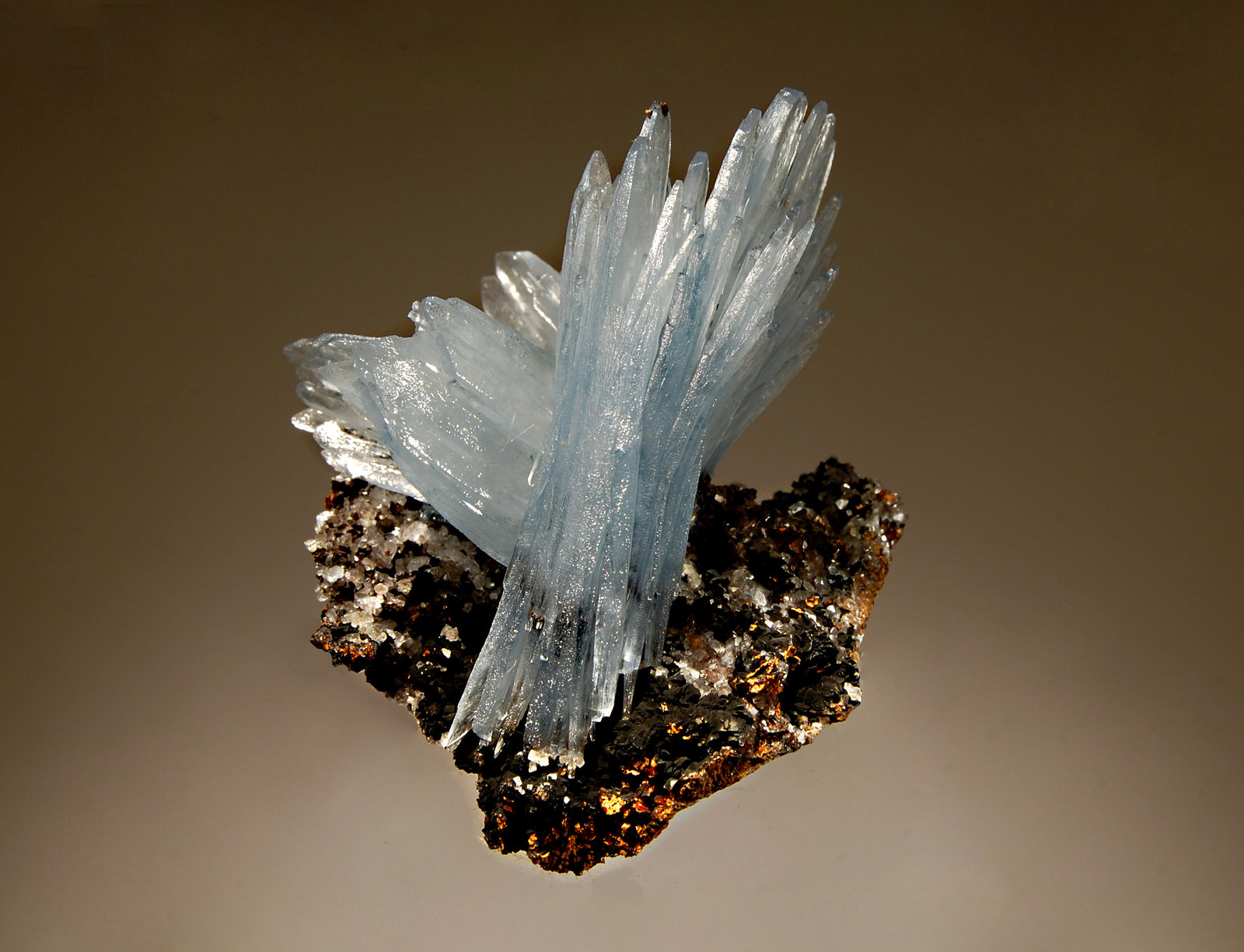 Barite
5.6 x 5.6 x 5.8 cm
(Autor: Michael Shaw)