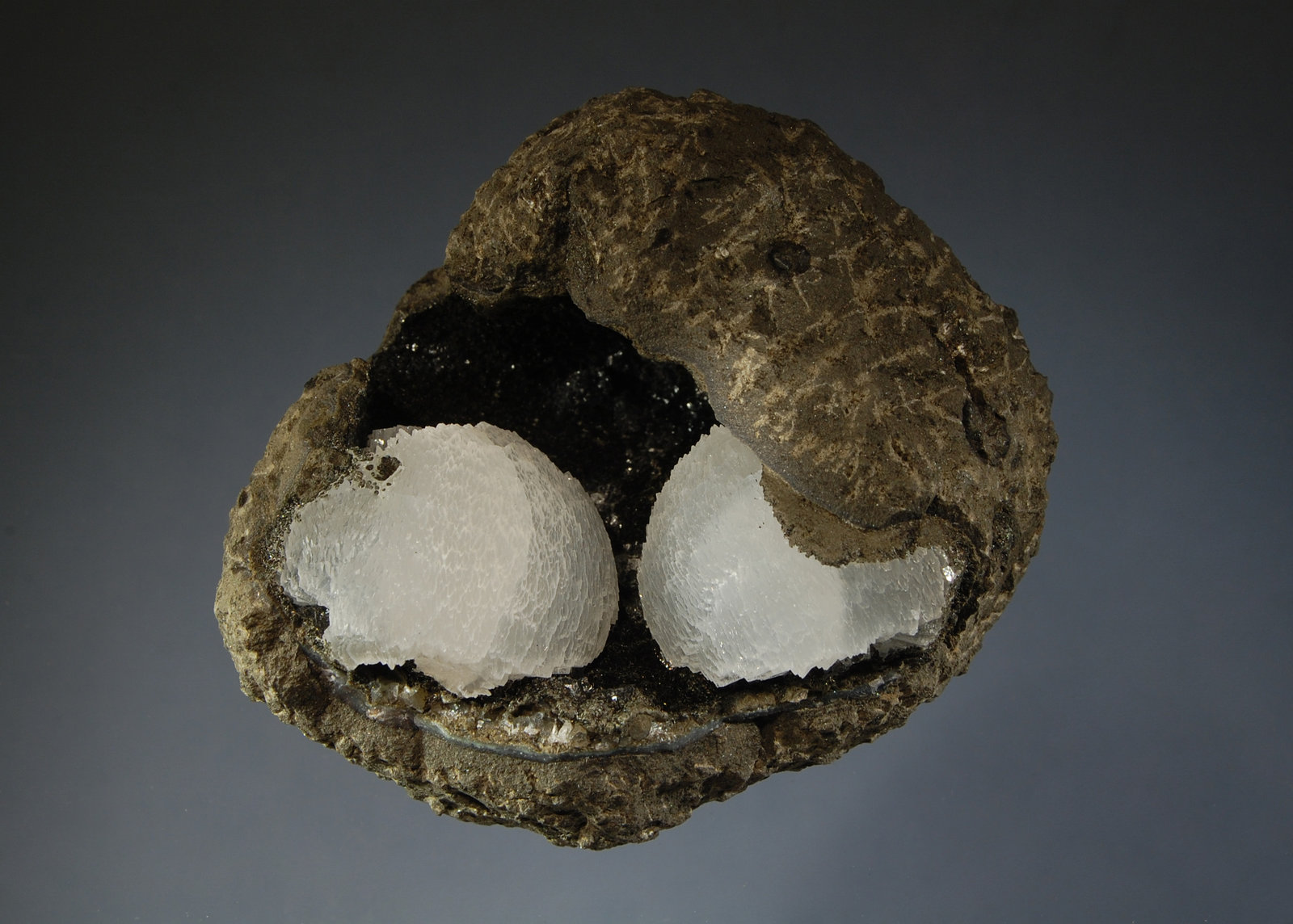 Epistilbite
6.6 x 7.4 x 9.0 cm.
(Autor: Michael Shaw)