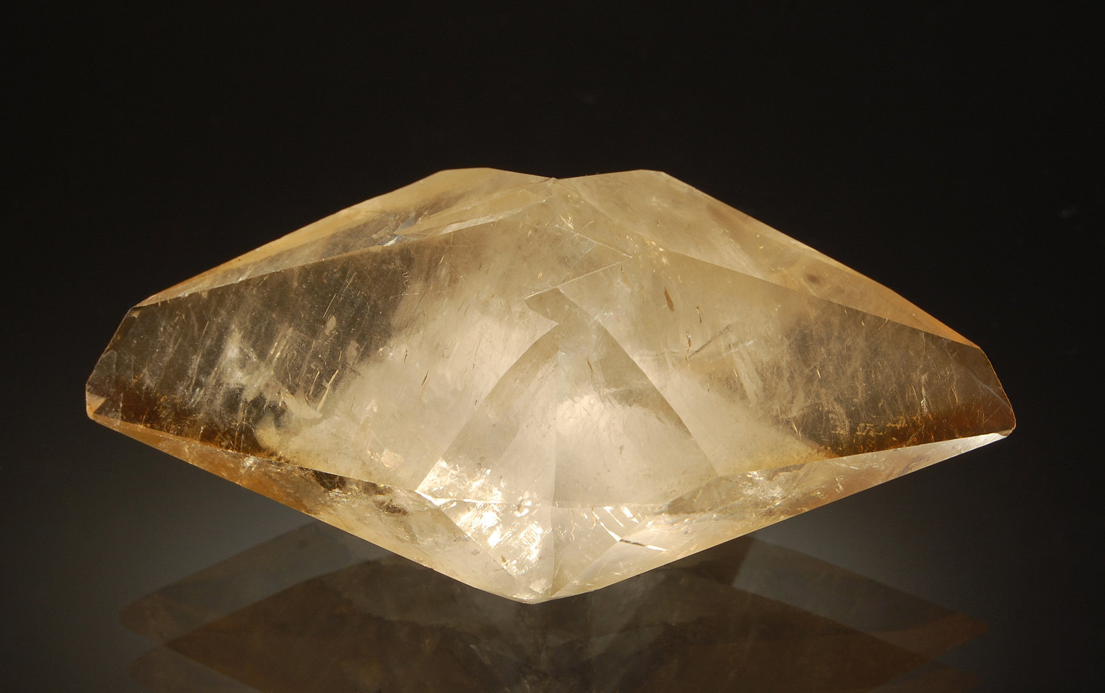 Calcite
3.4 x 6.7 cm
(Autor: Michael Shaw)