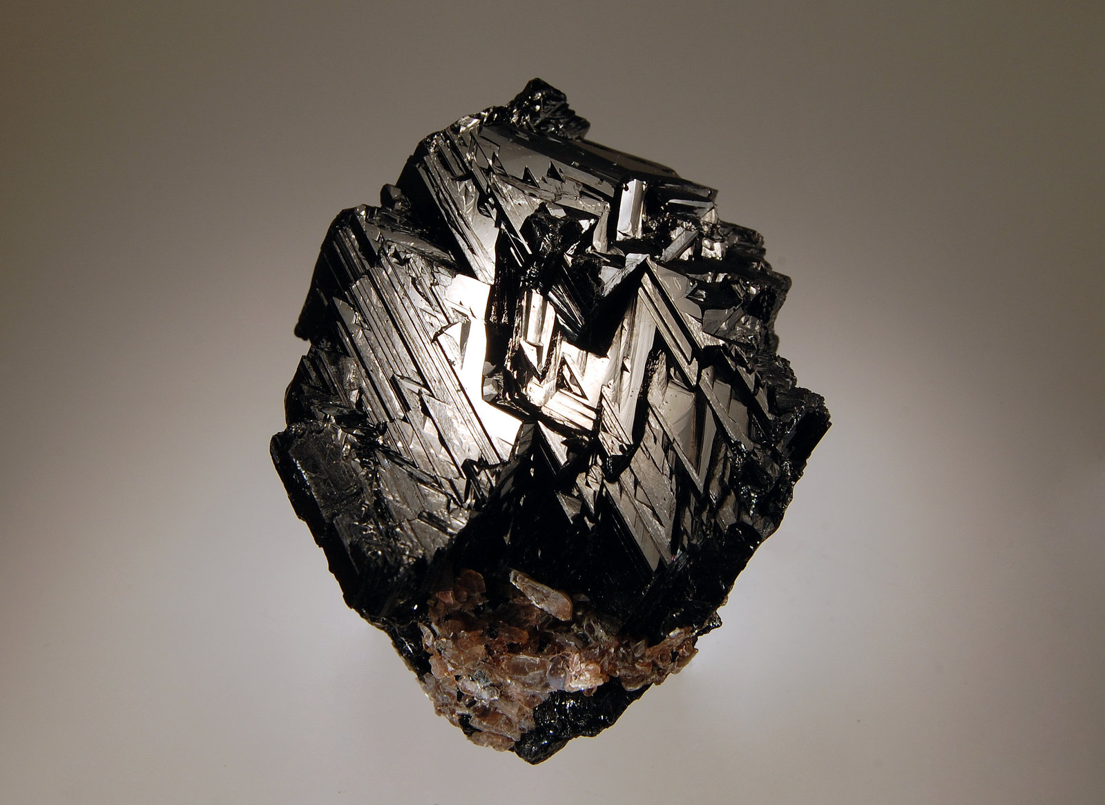 Schorl
4.7 x 5.0 cm
(Autor: Michael Shaw)
