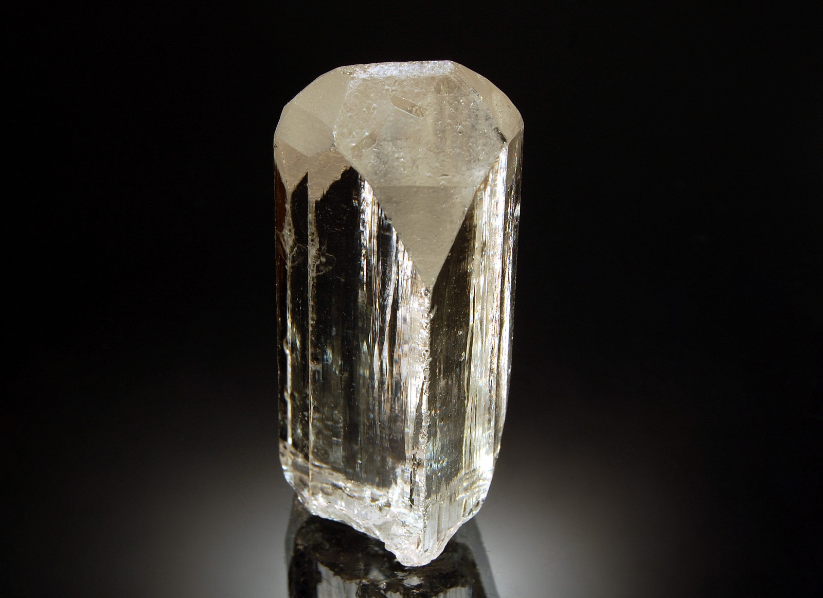 Topaz
2.8 x 5.1 cm
(Autor: Michael Shaw)