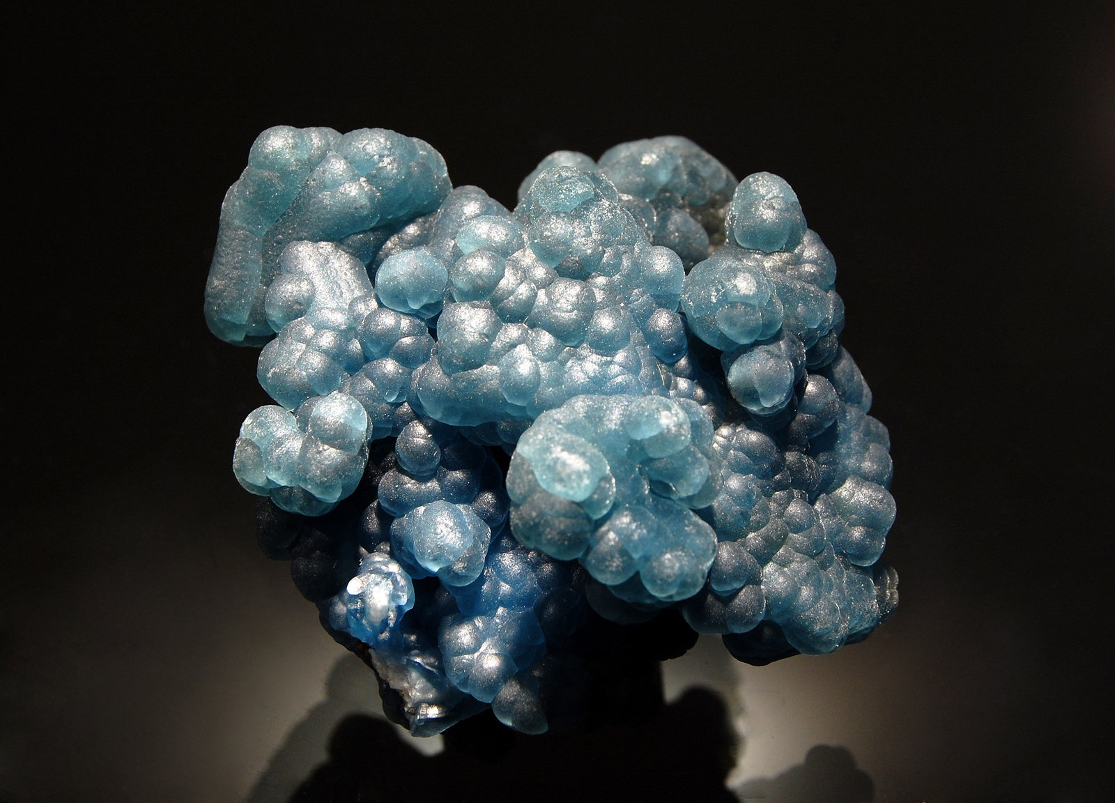 Plumbogummite
2.4 x 4.4 x 4.8 cm
(Autor: Michael Shaw)