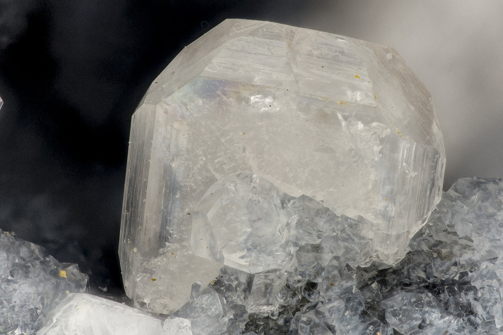 Fluorapophyllite-(K)
FOV = 3.3 mm
(Autor: Doug)