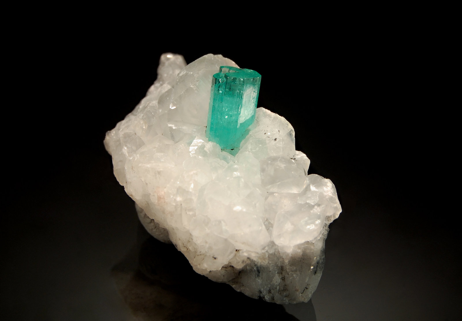Beryl
2.0 x 2.1 x 4.0 cm
(Autor: Michael Shaw)