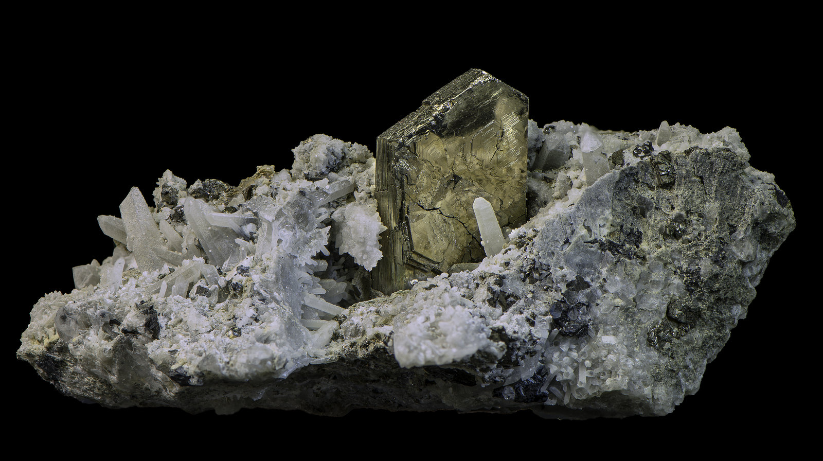 Pyrrhotite with Quartz and Sphalerite
91 x 53 x 37 mm
(Autor: Rob Schnerr)