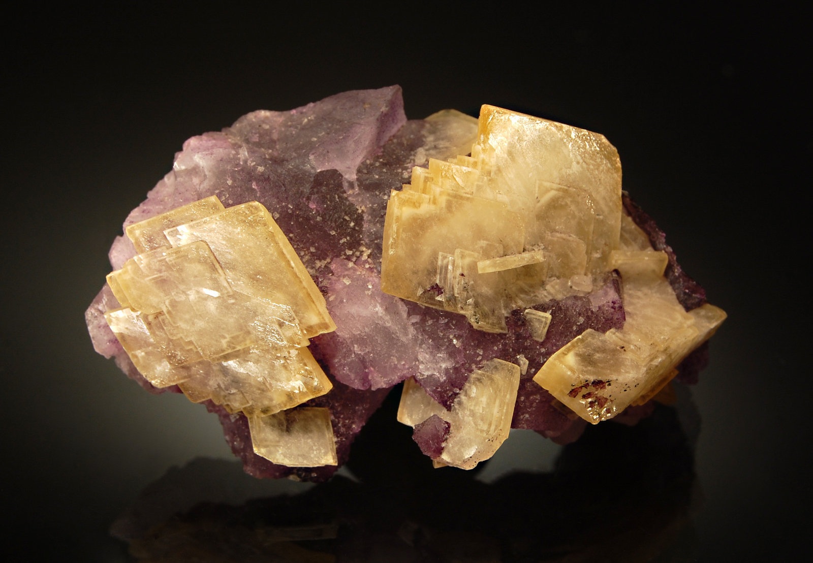 Barite
3.0 x 5.5 cm
(Autor: Michael Shaw)