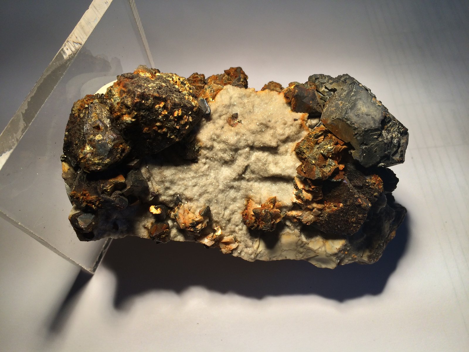 Galena, Sphalerite, Chalcopyrite, Marcasite,
110 X 60 X 55 mm
(Autor: Robert Seitz)
