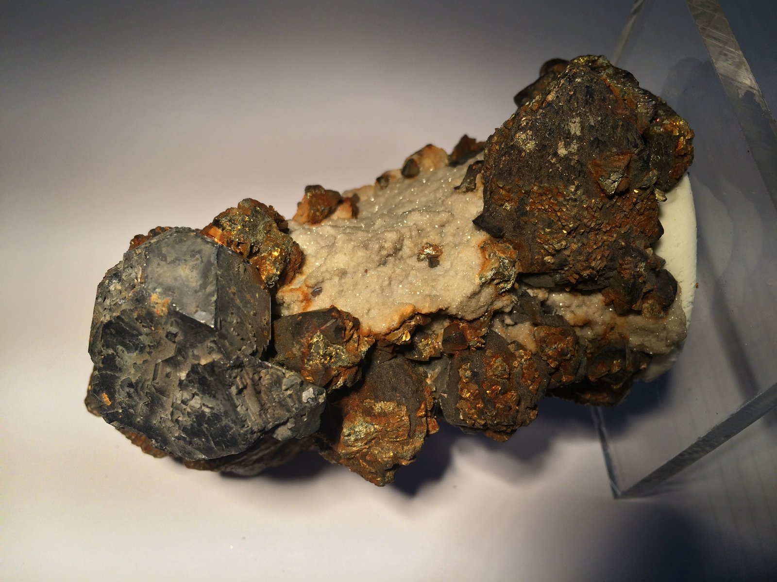 Galena, Sphalerite, Chalcopyrite, Marcasite
110 X 60 X 55 mm
(Autor: Robert Seitz)