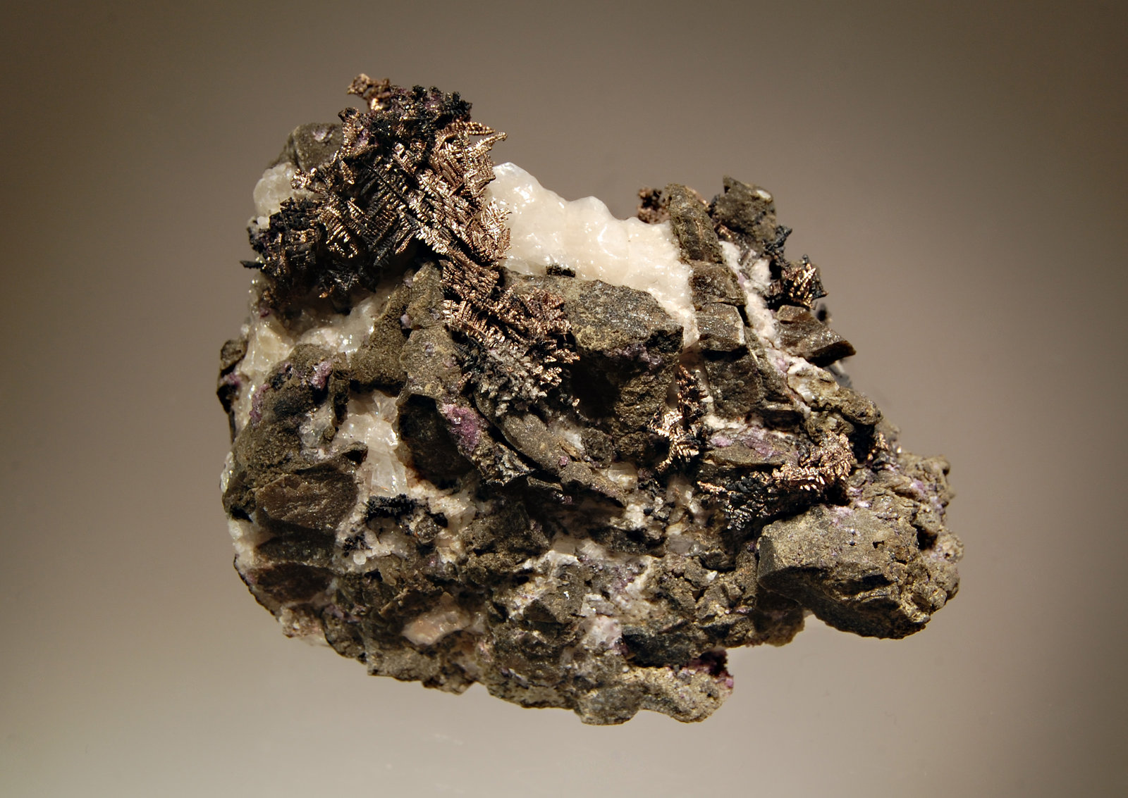 Silver
4.1 x 5.6 cm
(Autor: Michael Shaw)