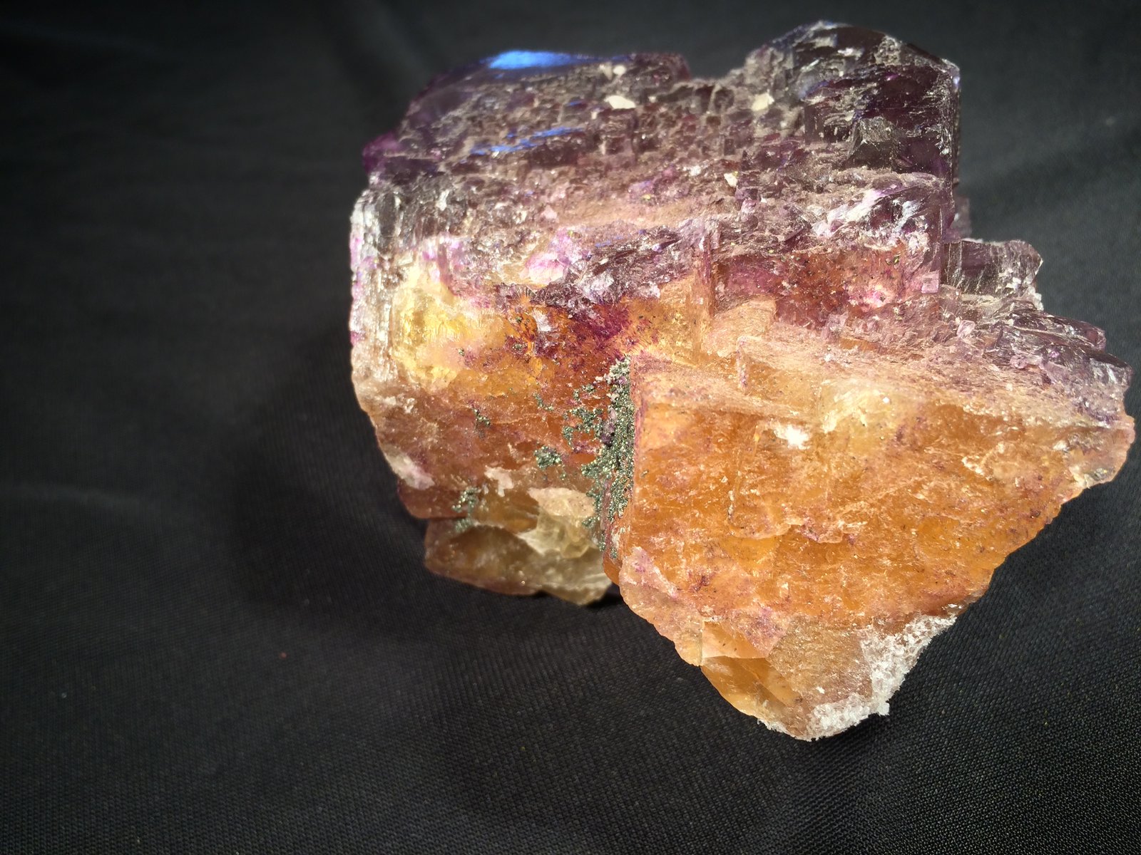 Fluorite
100 mm x 78 mm x 53 mm
(Autor: Robert Seitz)