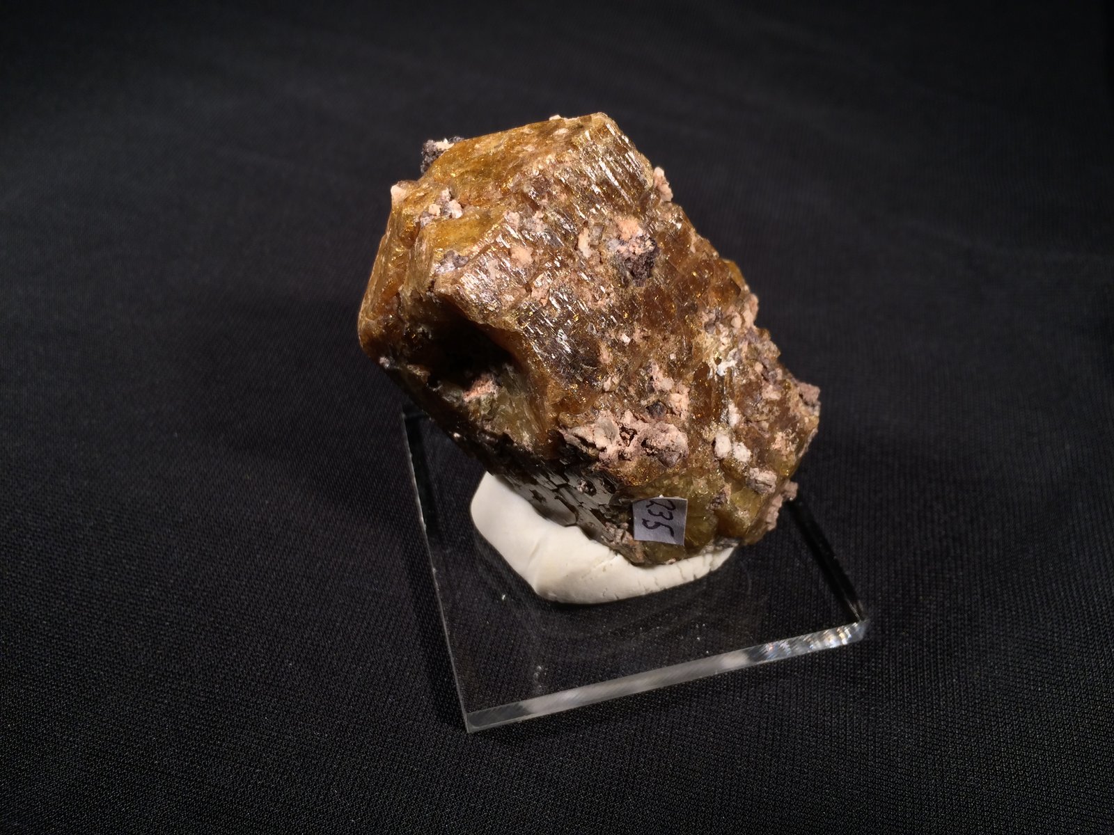 Vesuvianite
60 mm x 30 mm x 30 mm
(Autor: Robert Seitz)