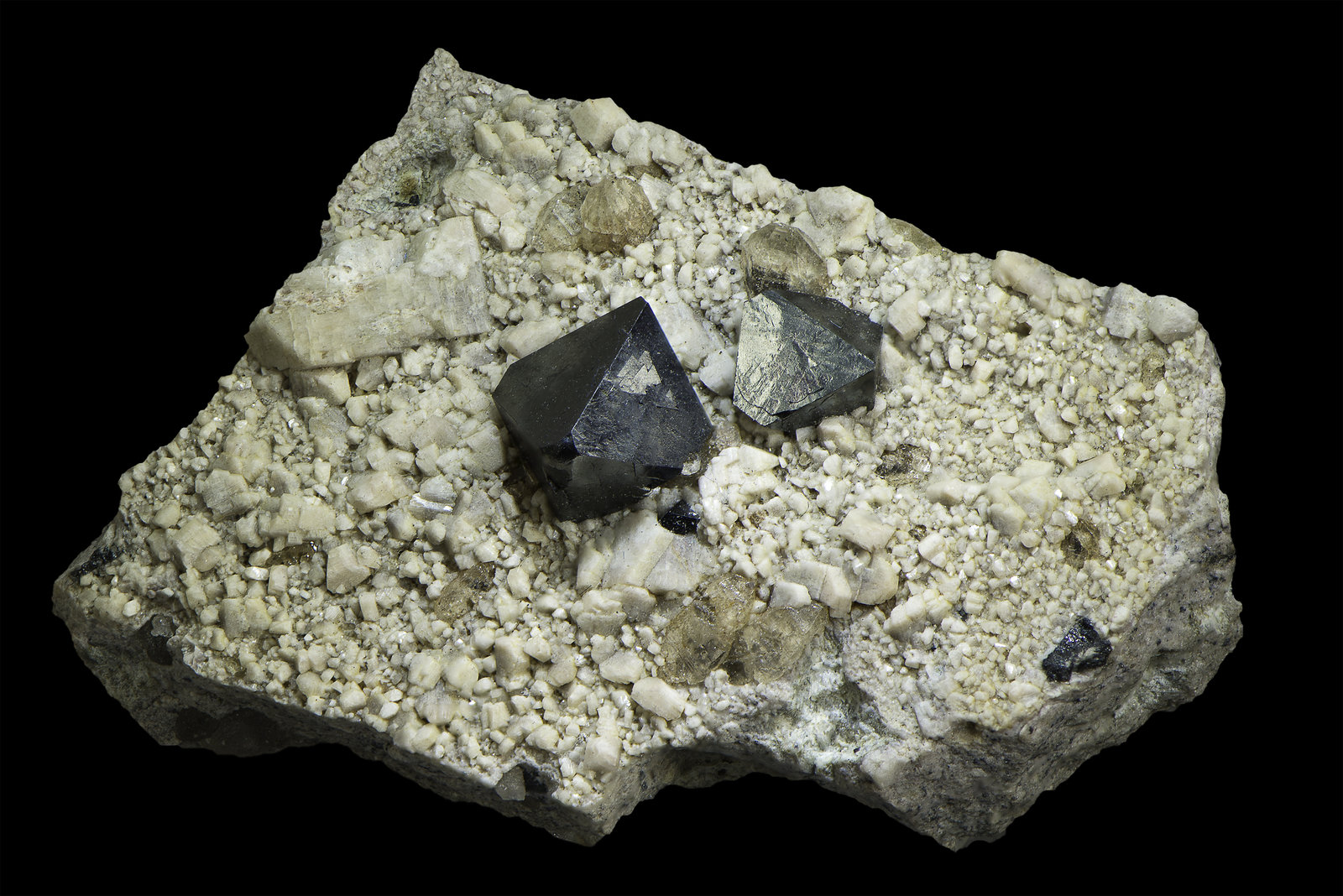 Magnetite
45 x 30 x 21 mm
(Autor: Rob Schnerr)