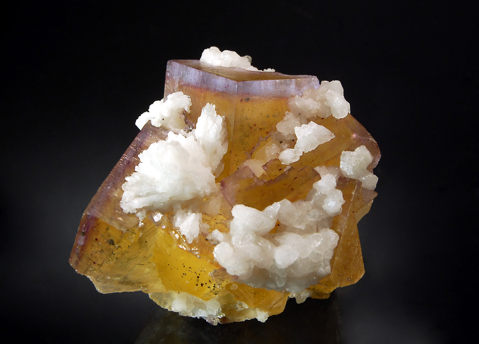 Fluorite
4.5 x 5.5 x 6.0 cm
(Autor: Michael Shaw)