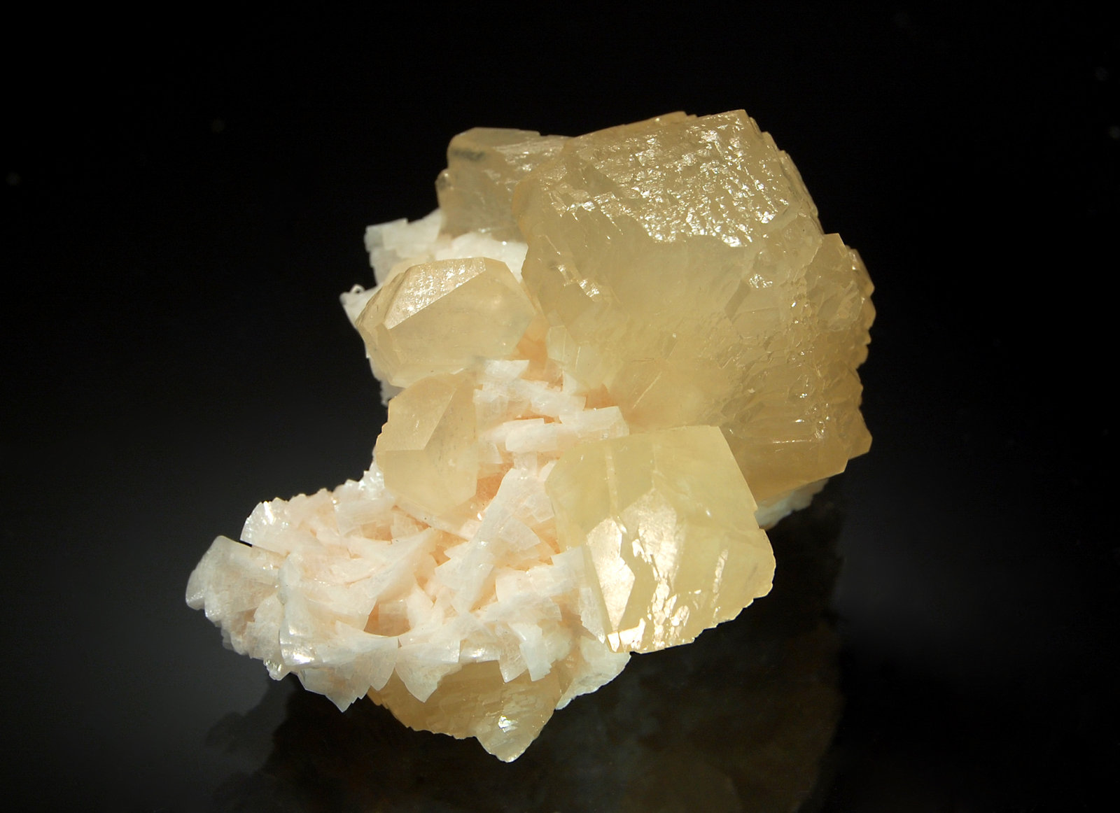 Calcite
3.8 x 4.9 cm
(Autor: Michael Shaw)