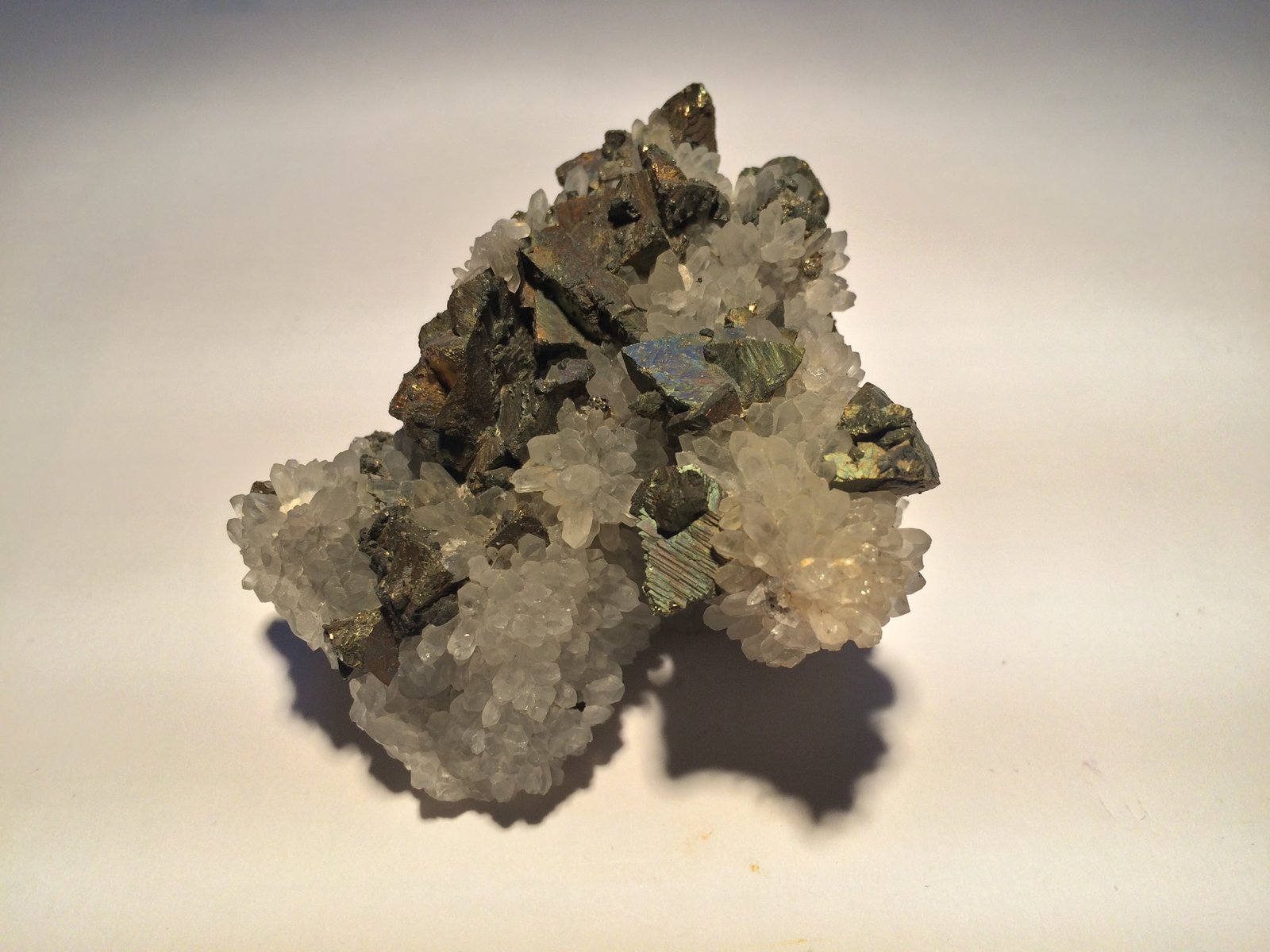 Chalcopyrite, Calcite
80 mm x 65 mm x 45 mm
(Autor: Robert Seitz)