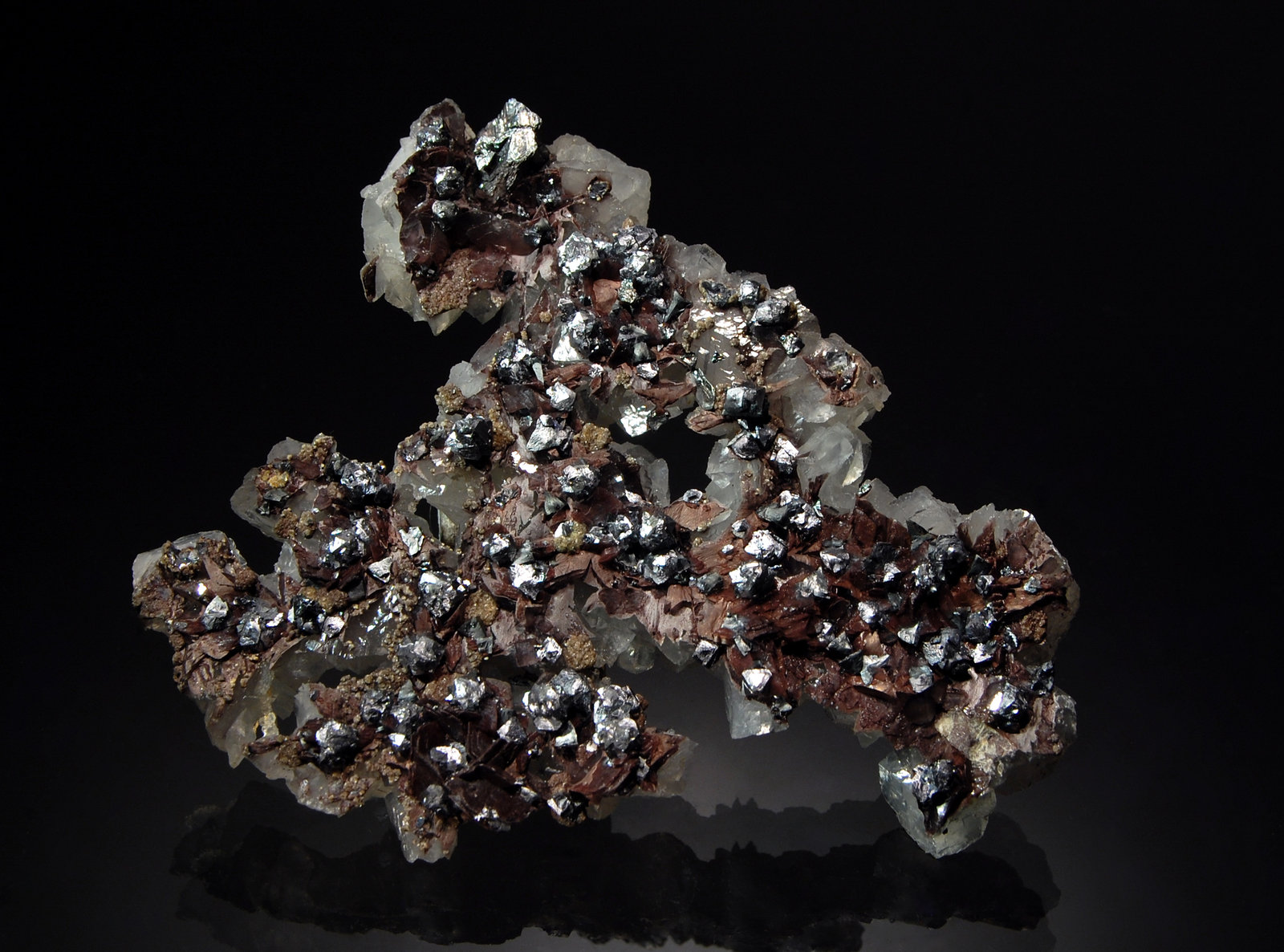 Freibergite
1.0 x 6.0 x 8.5 cm
(Autor: Michael Shaw)